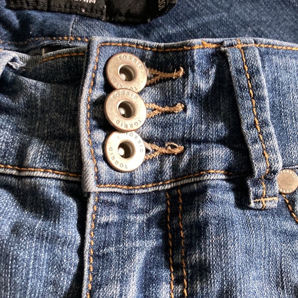 Torrid medium wash stretch denim low-mid rise skinny - Picture 3 of 6